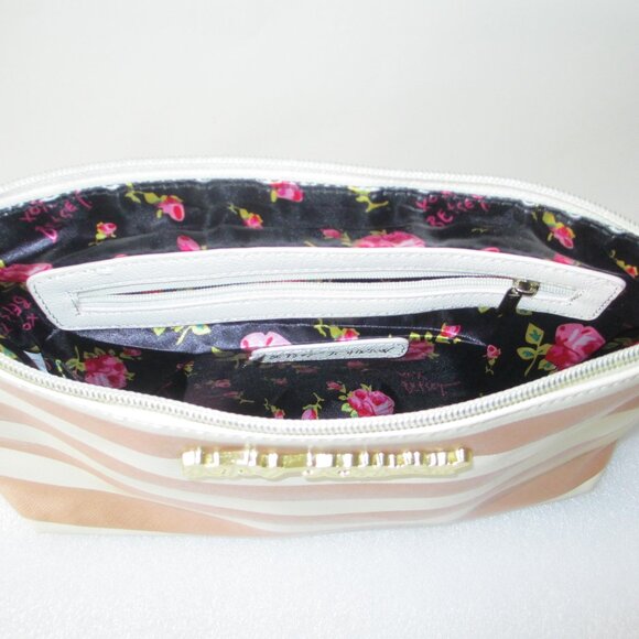 BETSY JOHNSON TRAVEL BAG - Picture 12 of 16